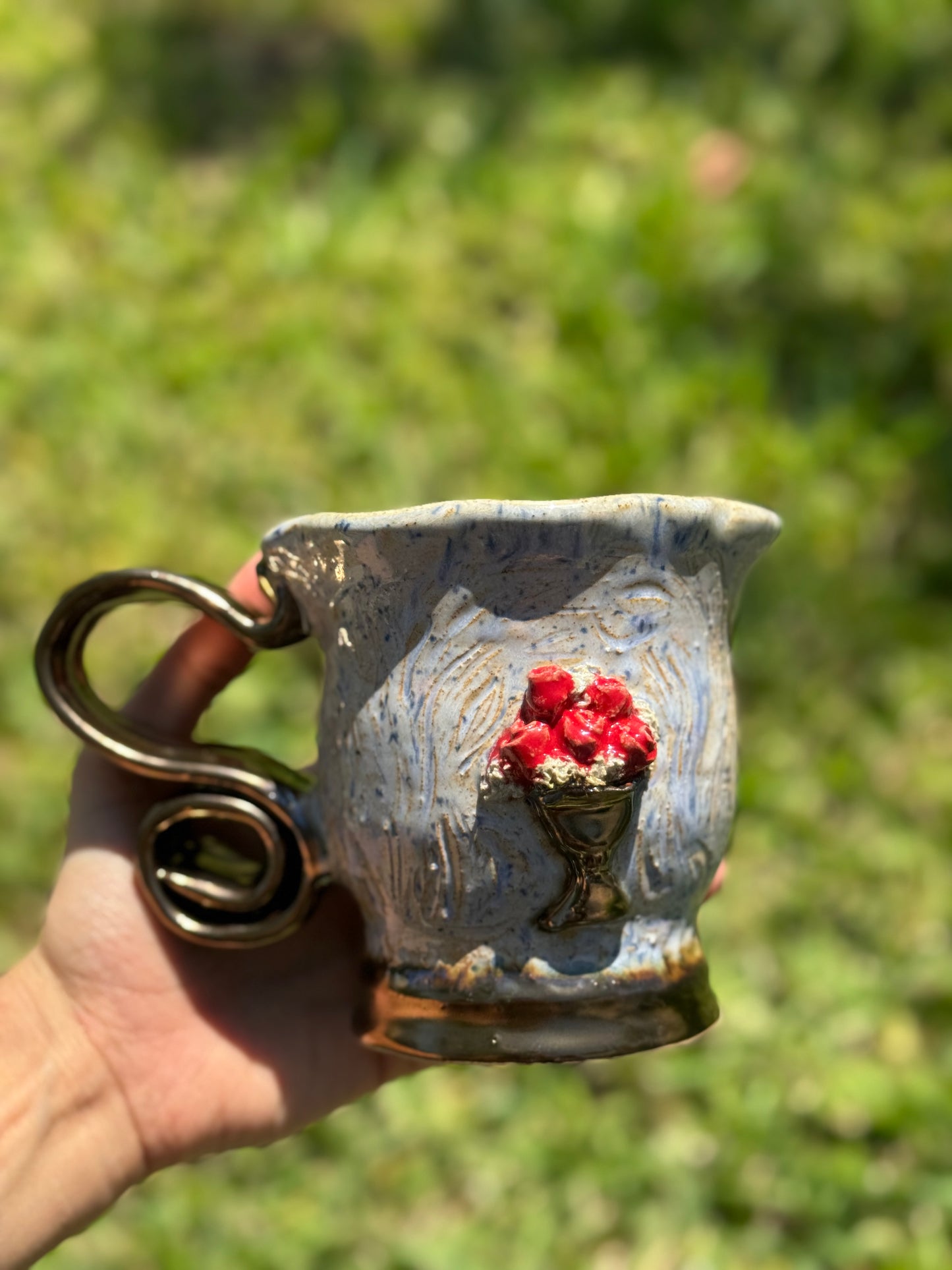 Roses on vase mug