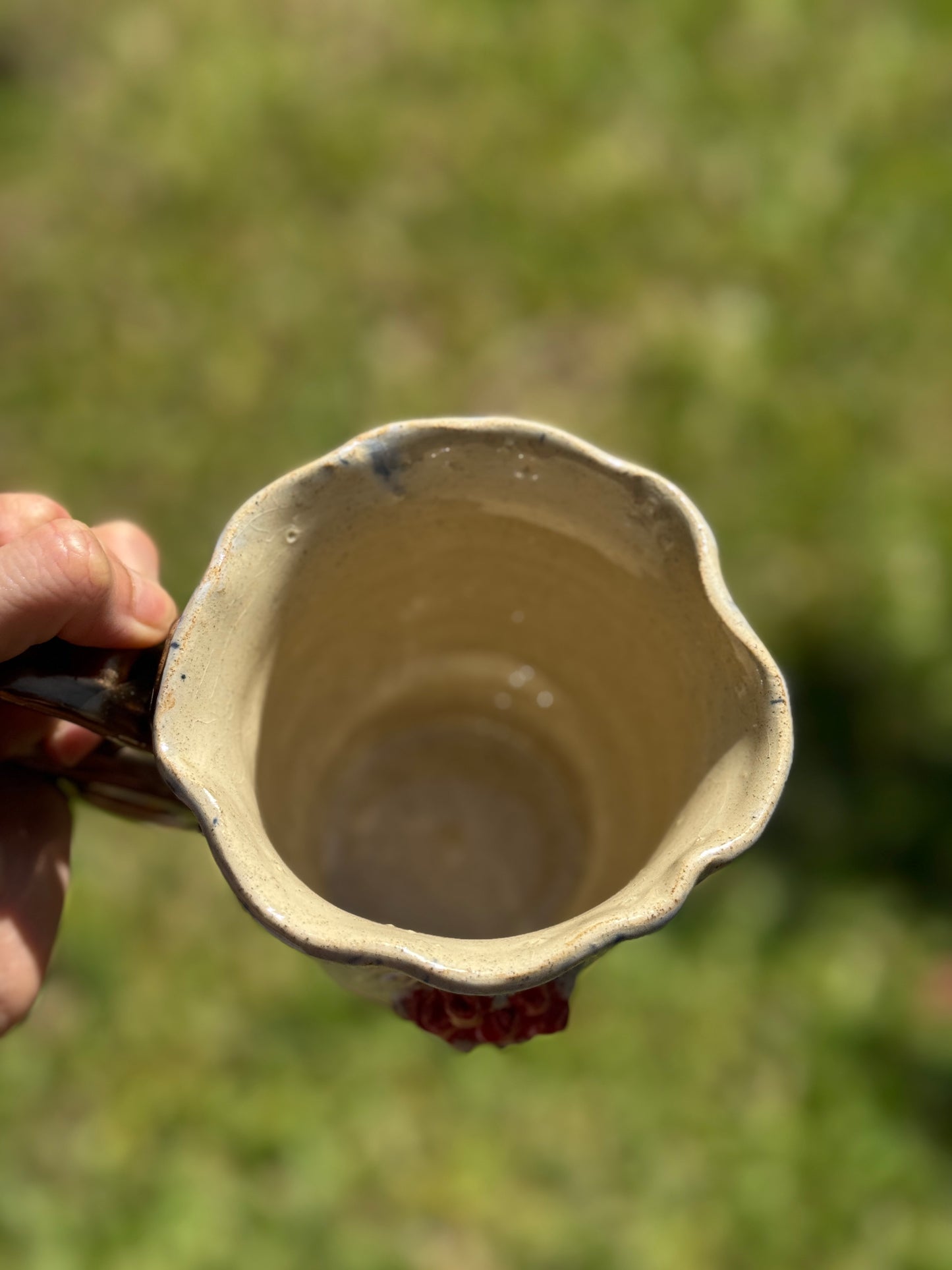 Roses on vase mug