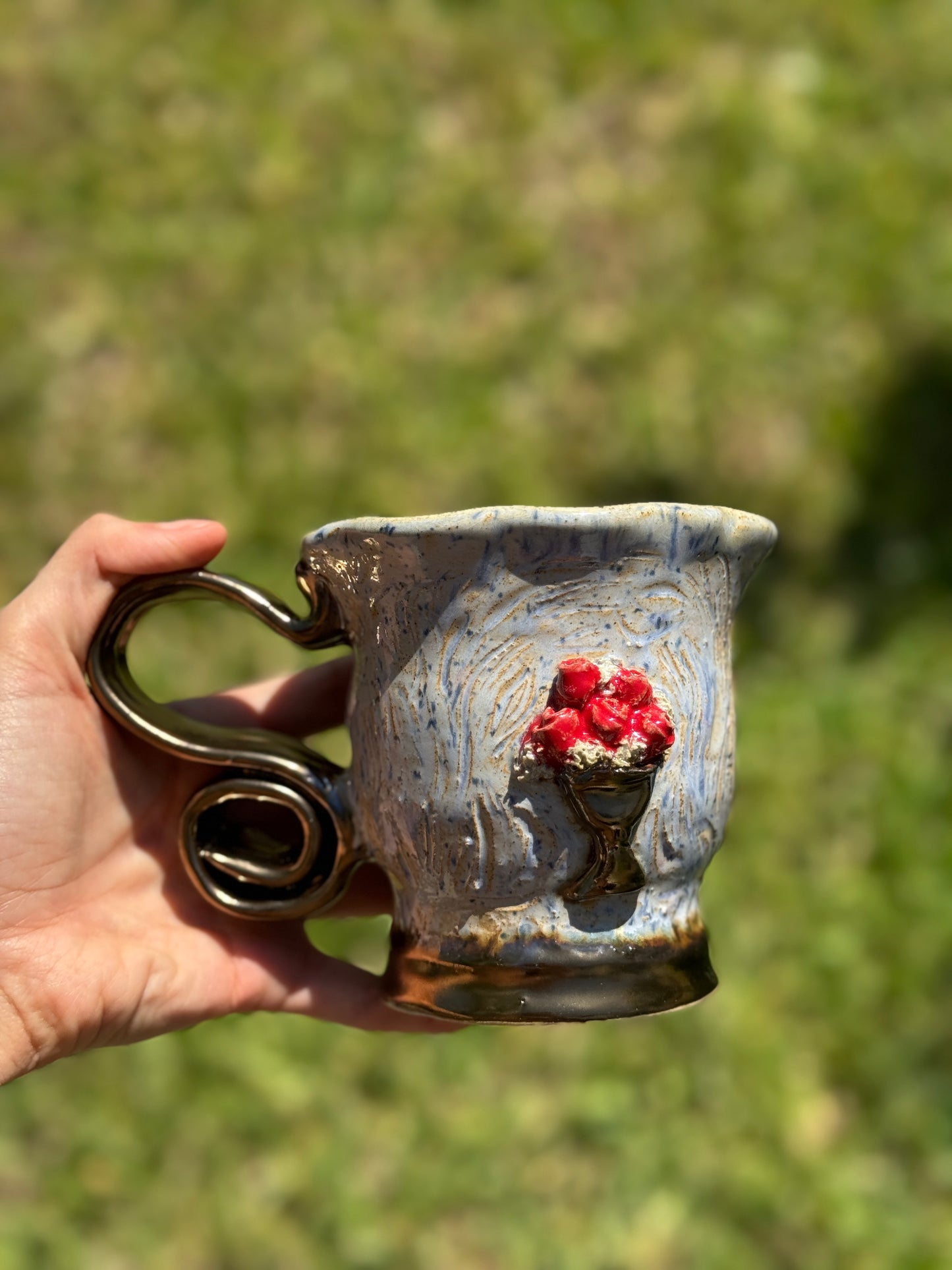 Roses on vase mug