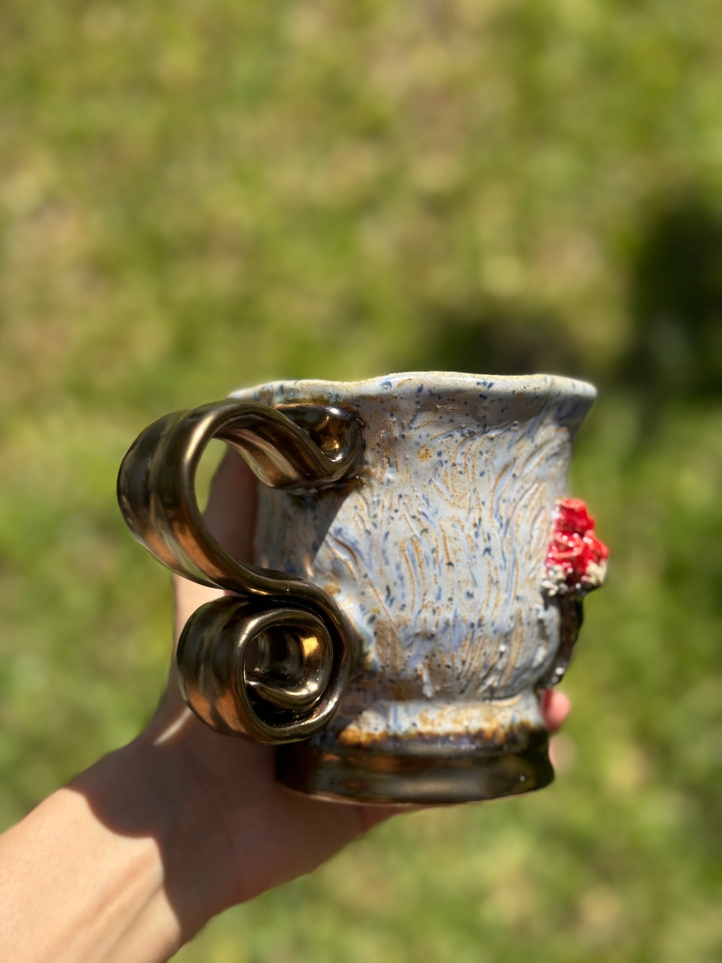 Roses on vase mug