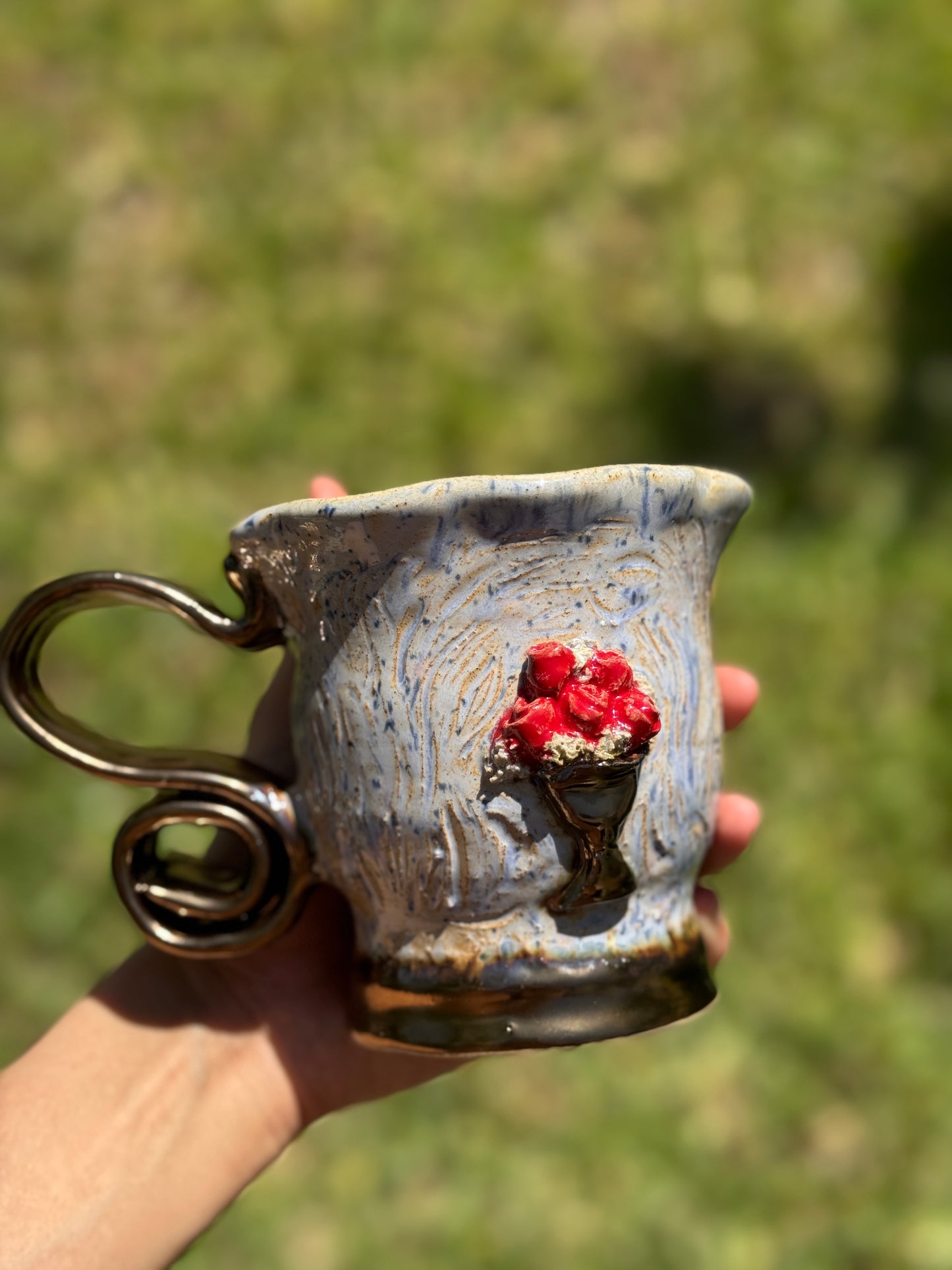 Roses on vase mug
